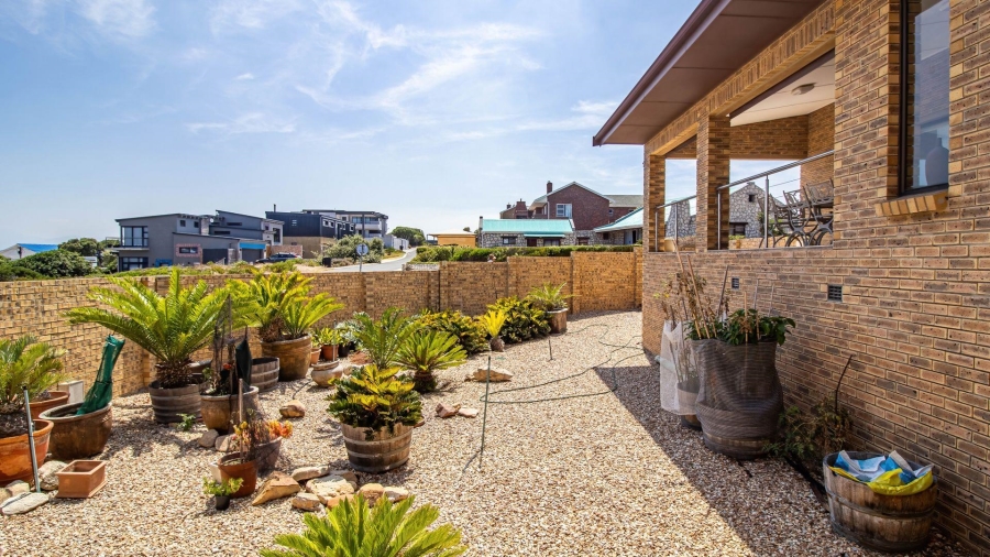 4 Bedroom Property for Sale in De Kelders Western Cape